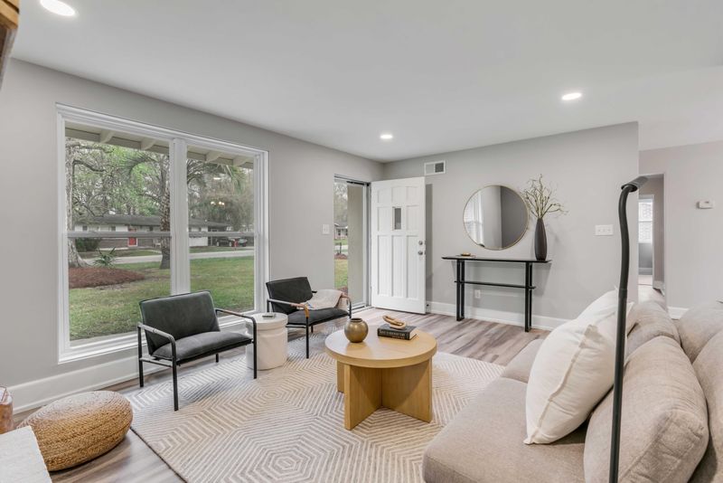 1441 S Sherwood Dr, Charleston, SC 29407