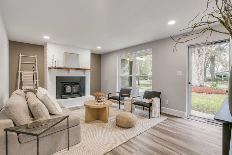 1441 S Sherwood Dr, Charleston, SC 29407