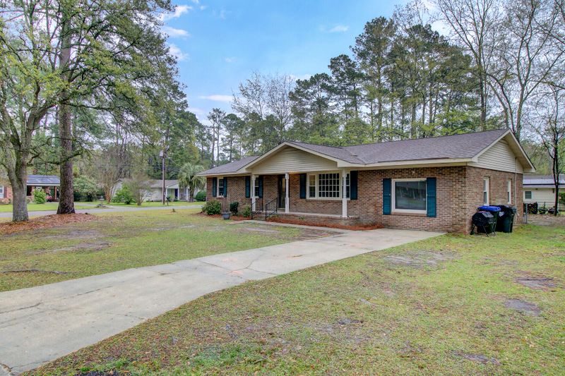 100 Caddy Ct, Summerville, SC 29483