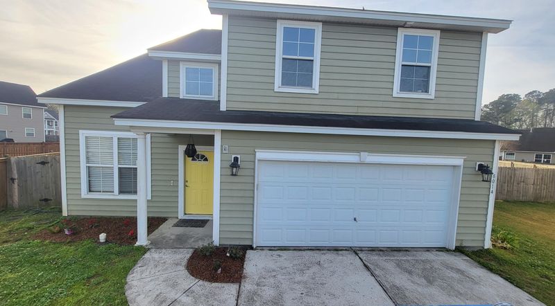 8014 Hyannis Ct, North Charleston, SC 29420