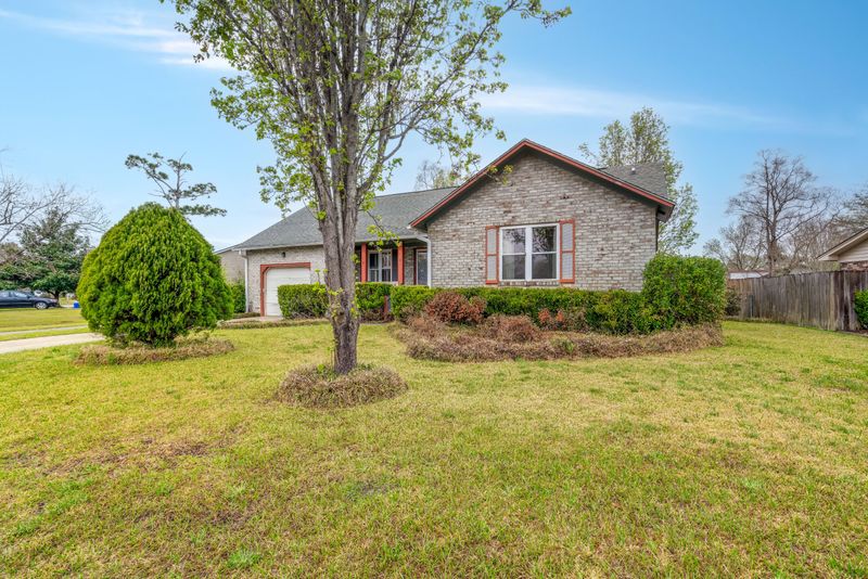 301 Village Green Cir, Summerville, SC 29483