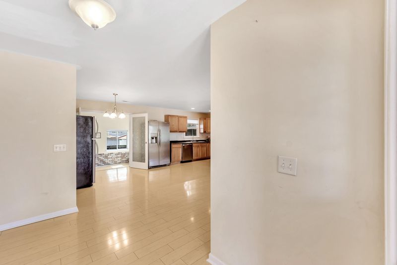1219 Hillside Dr, Hanahan, SC 29410