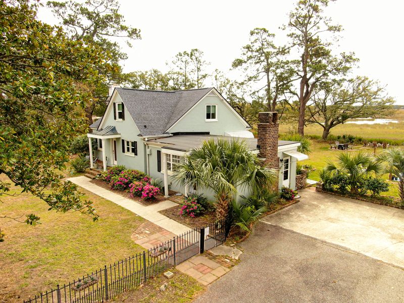 1353 Harbor View Rd, Charleston, SC 29412