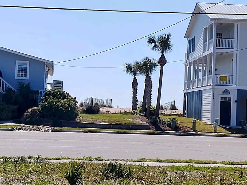 611 Palmetto Blvd, Edisto Beach, SC 29438