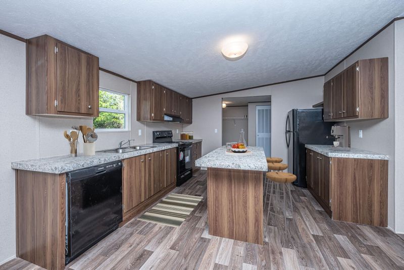 173 Roosevelt Dr, Saint Stephen, SC 29479