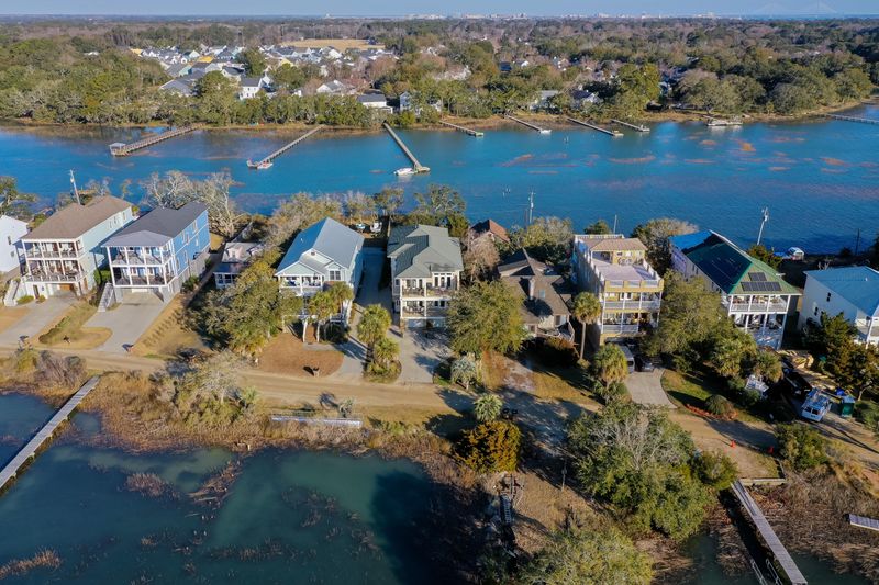 938 W Oceanview Rd, Charleston, SC 29412