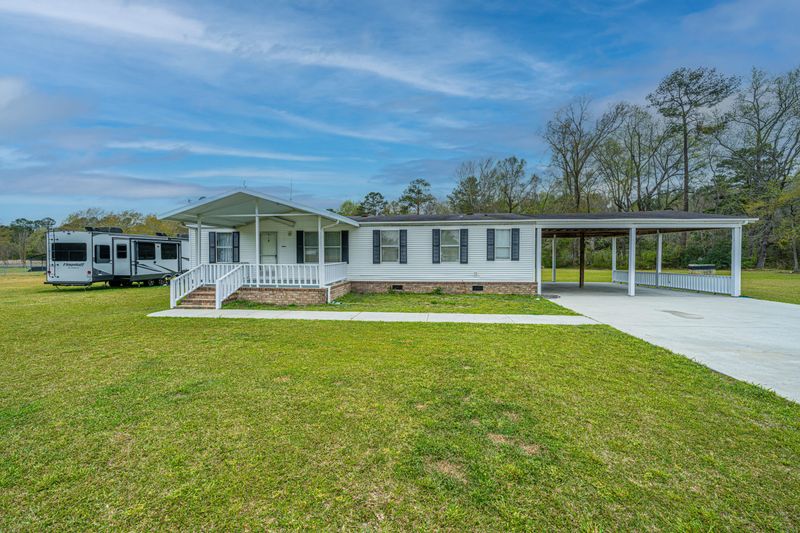 102 Cottontail Ln, Bonneau, SC 29431