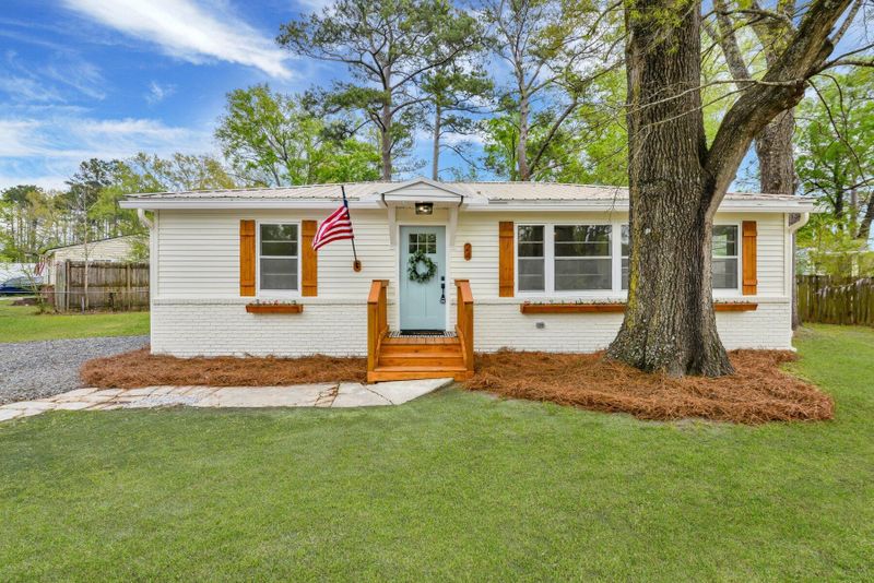 24 Stratton Dr, Charleston, SC 29420