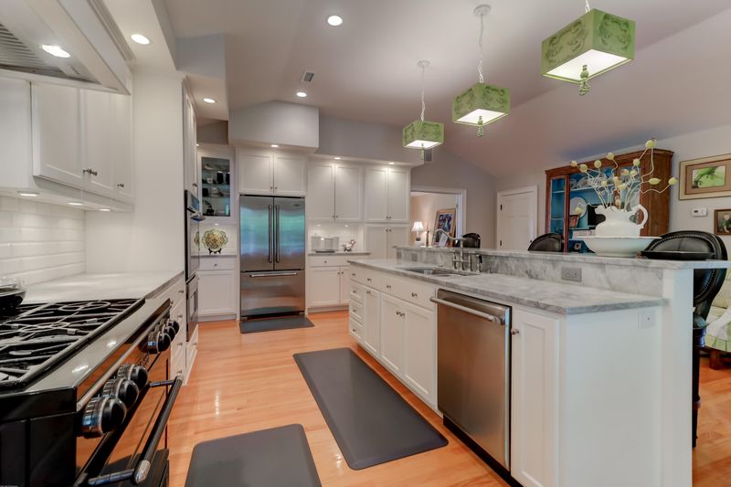 1359 Winchester Dr, Charleston, SC 29407