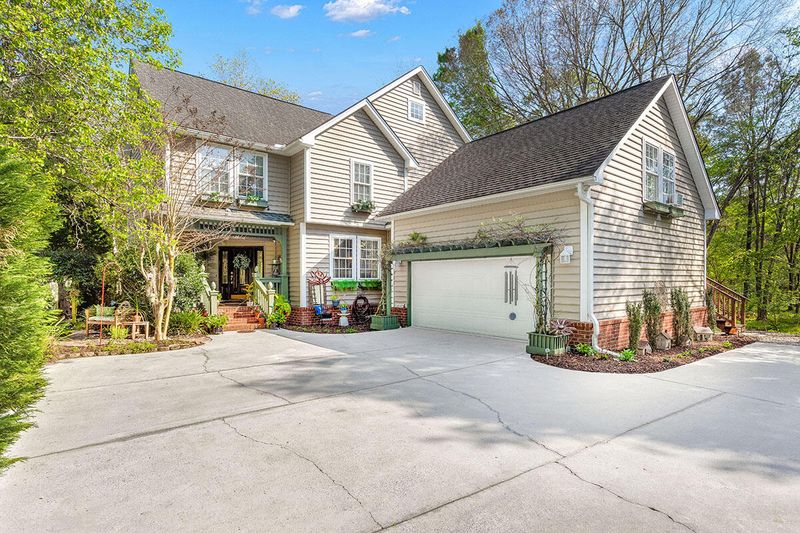 2045 Thornhill Dr, Summerville, SC 29485