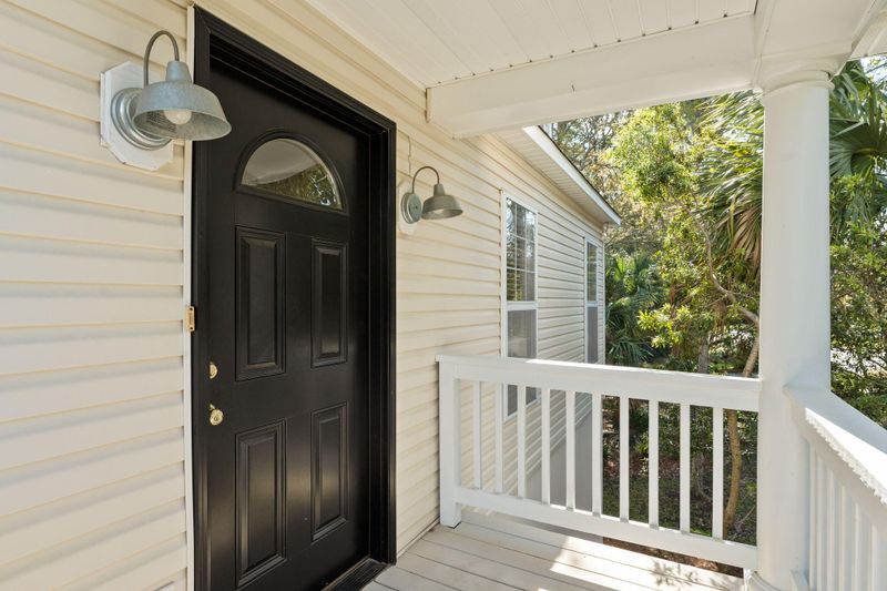 407 W Hudson Ave, Folly Beach, SC 29439