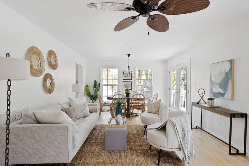 407 W Hudson Ave, Folly Beach, SC 29439