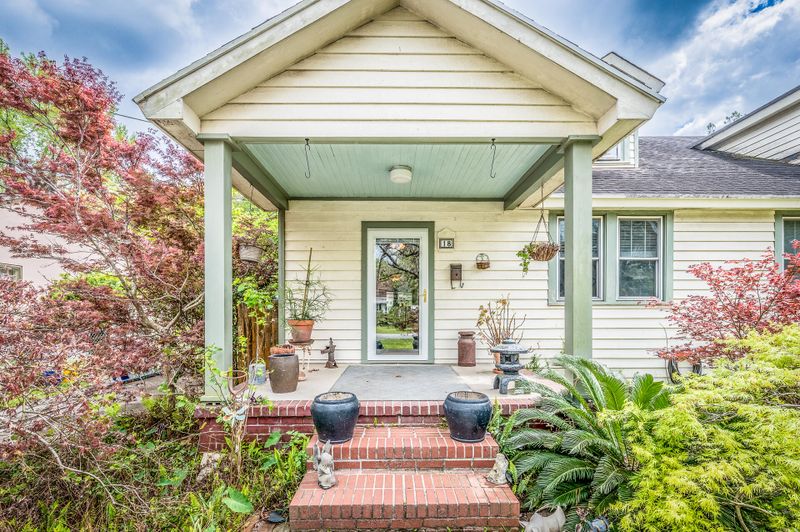 18 Lindendale Ave, Charleston, SC 29407
