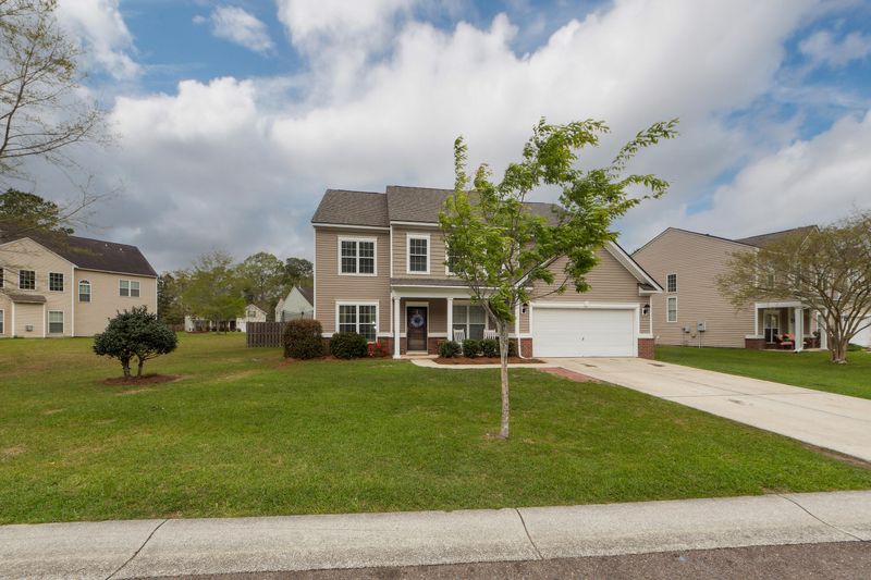 102 Southernwood Dr, Summerville, SC 29486