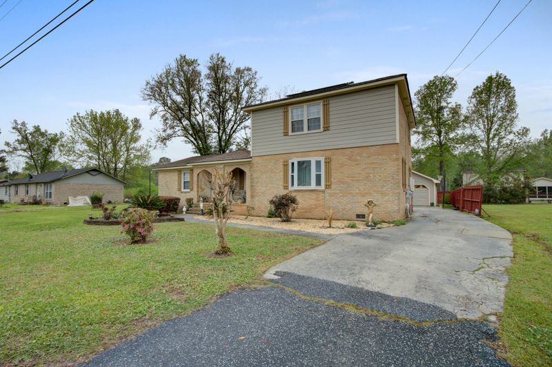 5075 Manor Rd, Hollywood, SC 29449