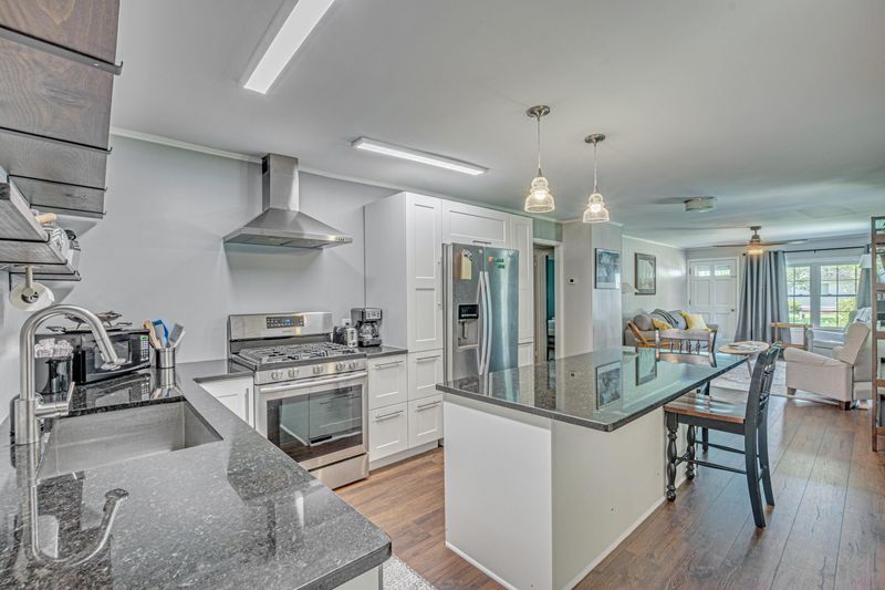 4724 Ivydale Dr, North Charleston, SC 29405