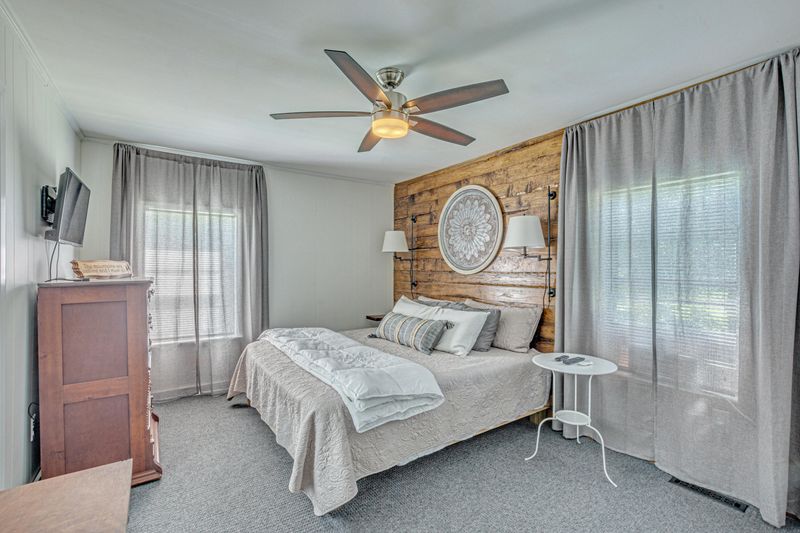 4724 Ivydale Dr, North Charleston, SC 29405