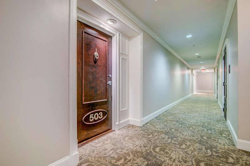 498 Albemarle Rd #503, Charleston, SC 29407
