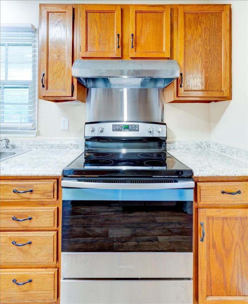 303 Hamlet Rd, Summerville, SC 29485