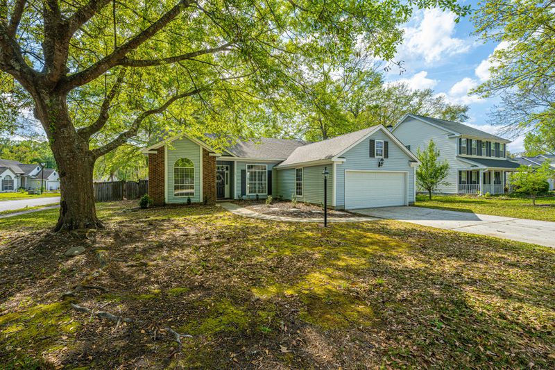 101 Amberside Dr, Goose Creek, SC 29445