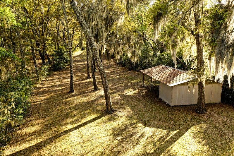 5866 Pecanetta Rd, Wadmalaw Island, SC 29487