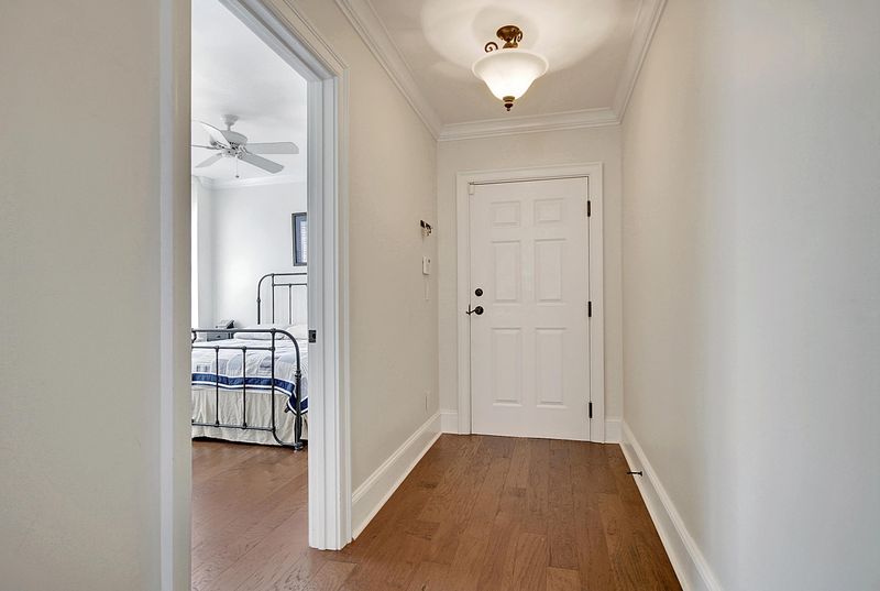 160 E Bay St #204, Charleston, SC 29401