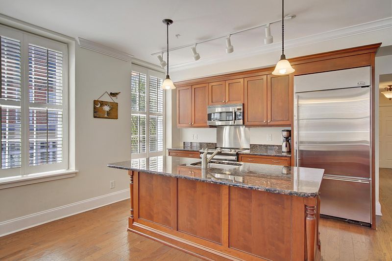 160 E Bay St #204, Charleston, SC 29401