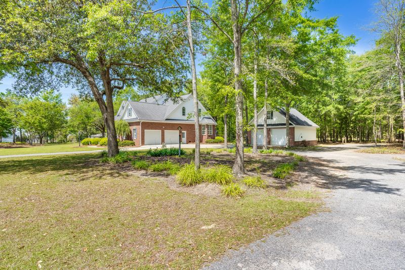 128 Porcher Dr, Bonneau, SC 29431