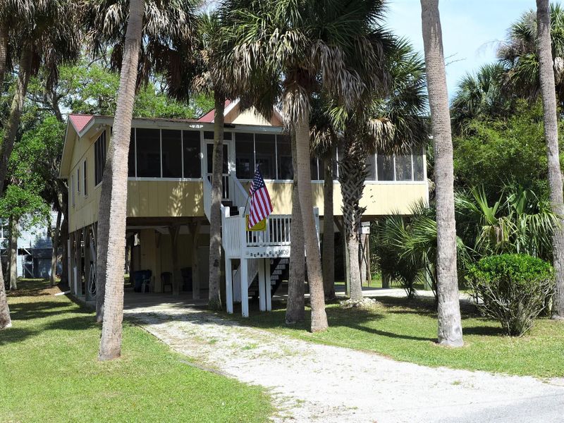 1409 Dorothy St, Edisto Beach, SC 29438