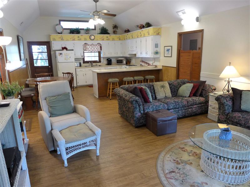 1409 Dorothy St, Edisto Beach, SC 29438