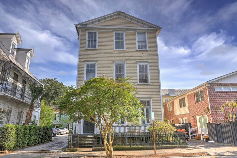 165 Queen St, Charleston, SC 29401