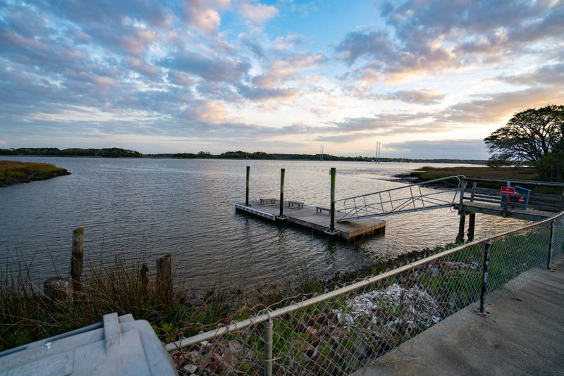 2402 Sylvan Shores Dr, Charleston, SC 29414