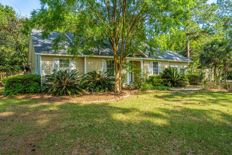 2 Harrill Ct, Charleston, SC 29412