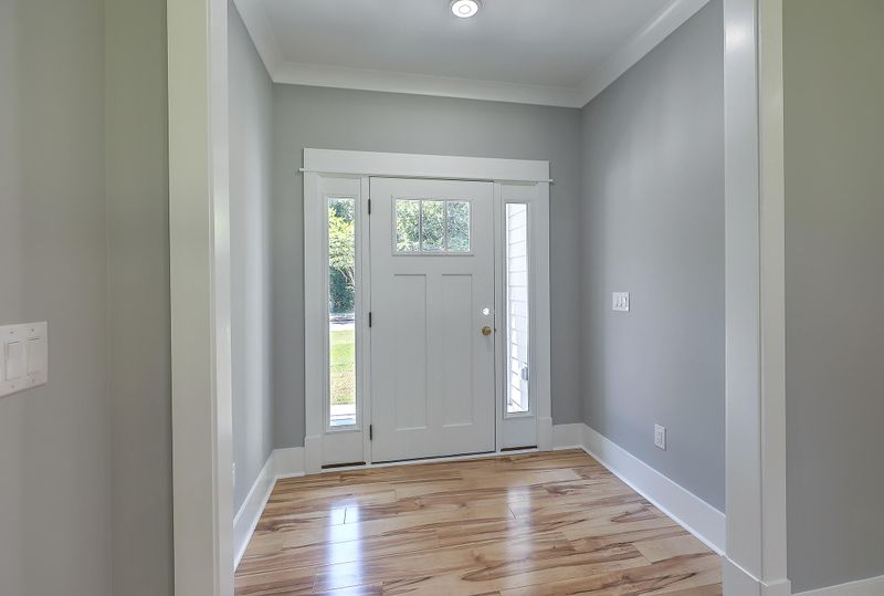 1002 Retreat Ave, Moncks Corner, SC 29461