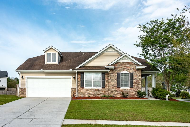 7025 Bellflower Ln, Hanahan, SC 29410