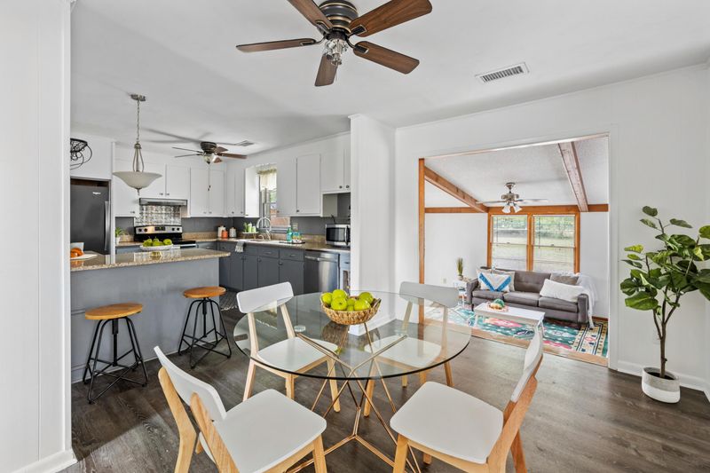 4240 Paramount Dr, North Charleston, SC 29405