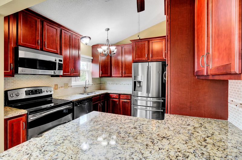 214 Arrowhead Dr, Summerville, SC 29486