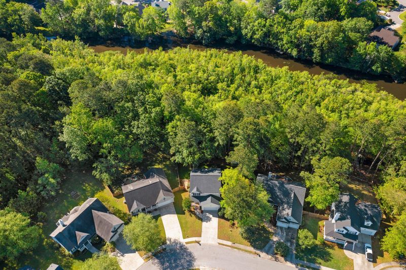 19 Commissioners Ct, Hanahan, SC 29410