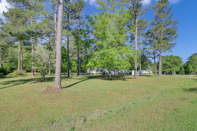 139 Fox Dog Dr, Bonneau, SC 29431