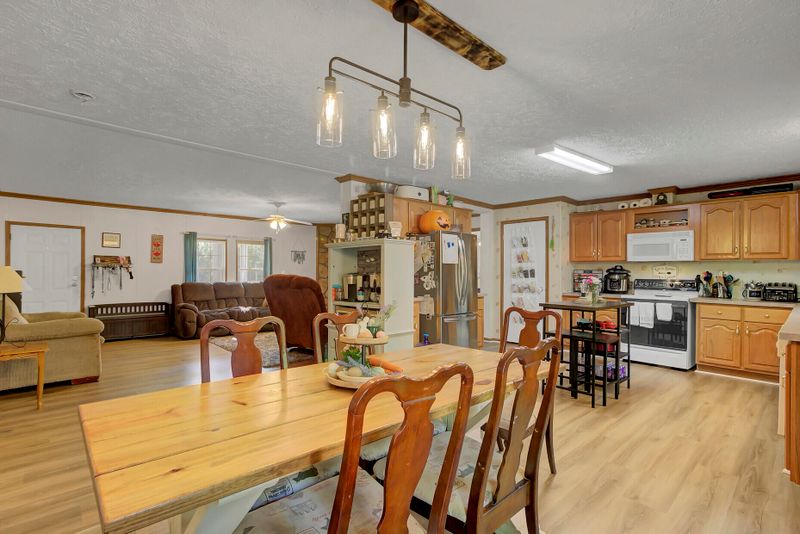 139 Fox Dog Dr, Bonneau, SC 29431