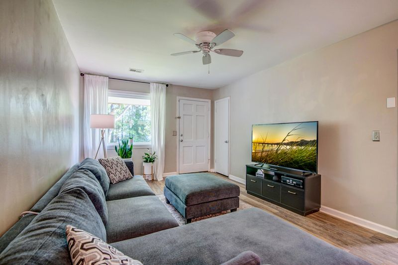 1730 W Glow Dr, Charleston, SC 29407