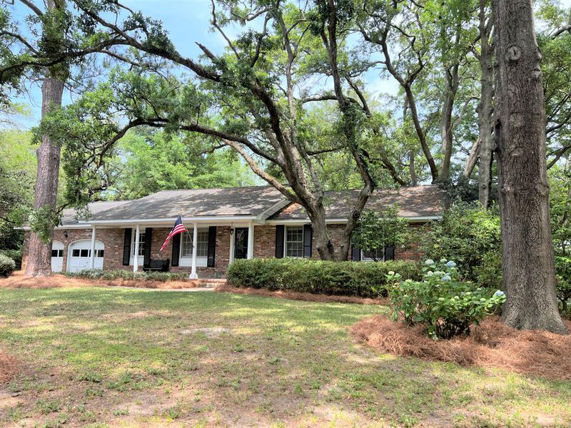 320 Molasses Ln, Mount Pleasant, SC 29464