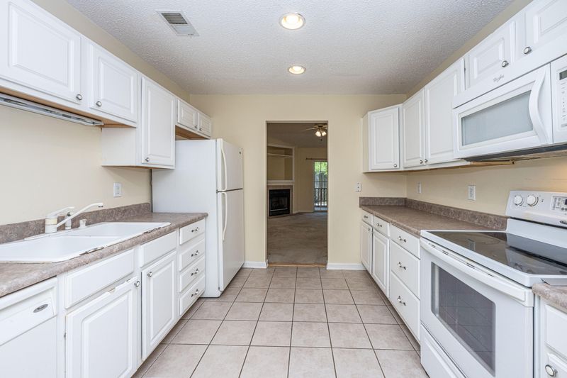 1450 Amanda Park Ln, Charleston, SC 29412
