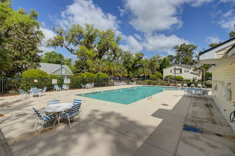 111 Chestnut Oaks Ct, Ladson, SC 29456