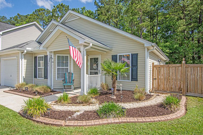 195 Blackstone Dr, Moncks Corner, SC 29461
