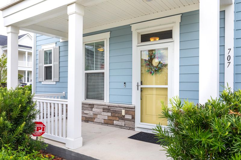 707 Rathall Creek Dr, Charleston, SC 29492