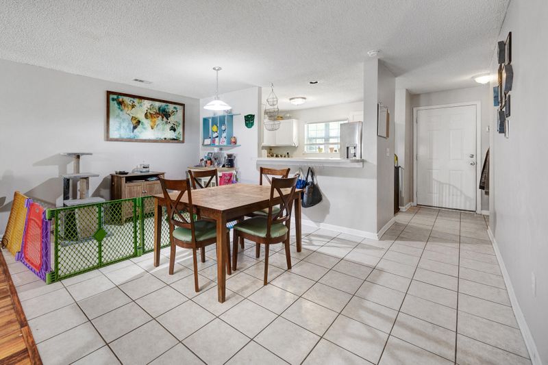 303 Amberwood Dr, Summerville, SC 29483