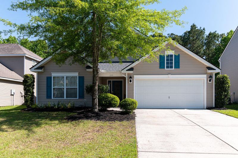 233 Sparkleberry Ln, Ladson, SC 29456
