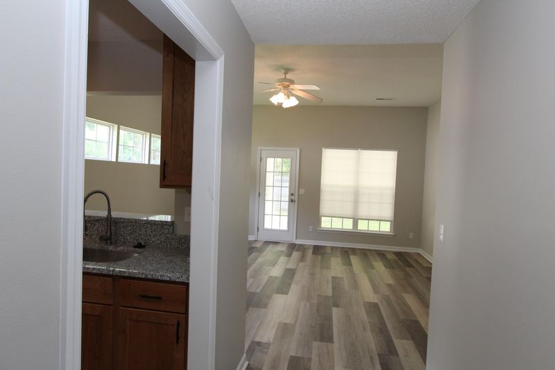 1031 Longview Dr, Goose Creek, SC 29445