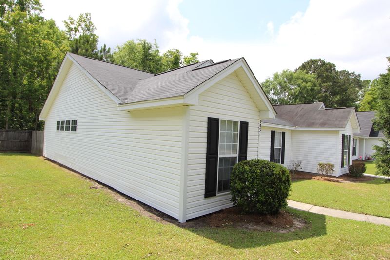 1031 Longview Dr, Goose Creek, SC 29445